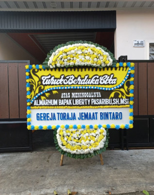 Papan Bunga Duka di Ake Kolano